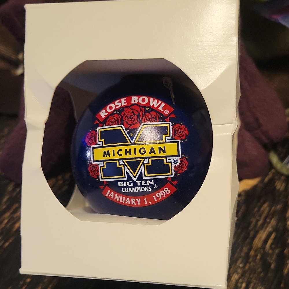 MICHIGAN Wolverines 1998 ROSE BOWL Ornament,Brand NEW!